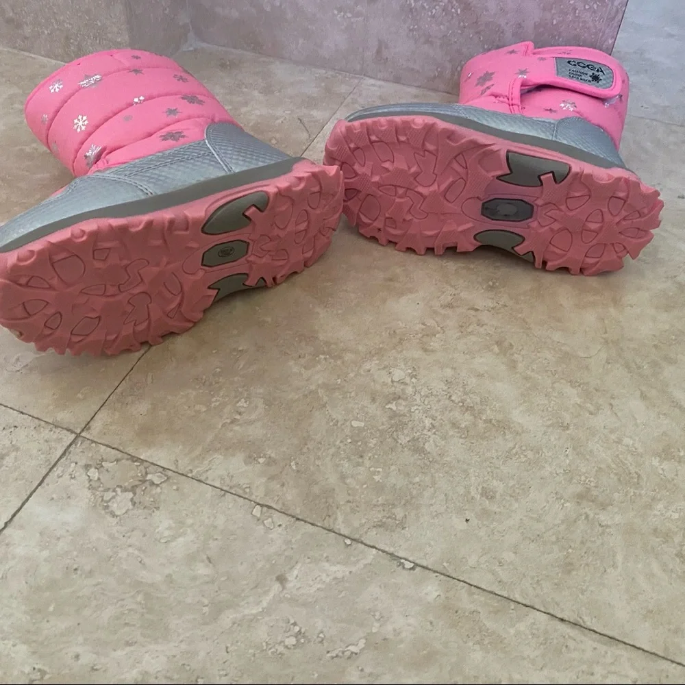 Coga girl’s Sz 1.5 faux fur-lined pink & silver snow boots
